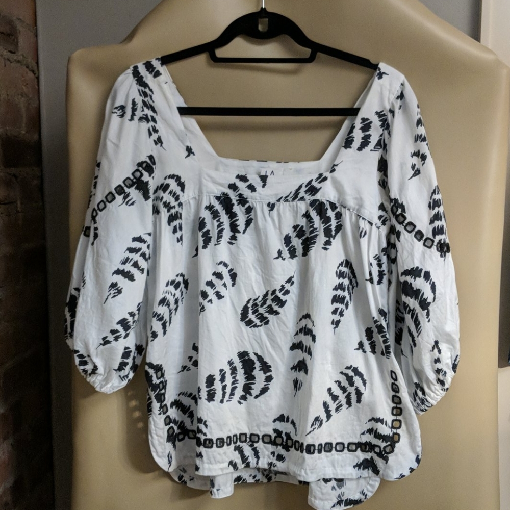 Sam & Lavi white and black top.